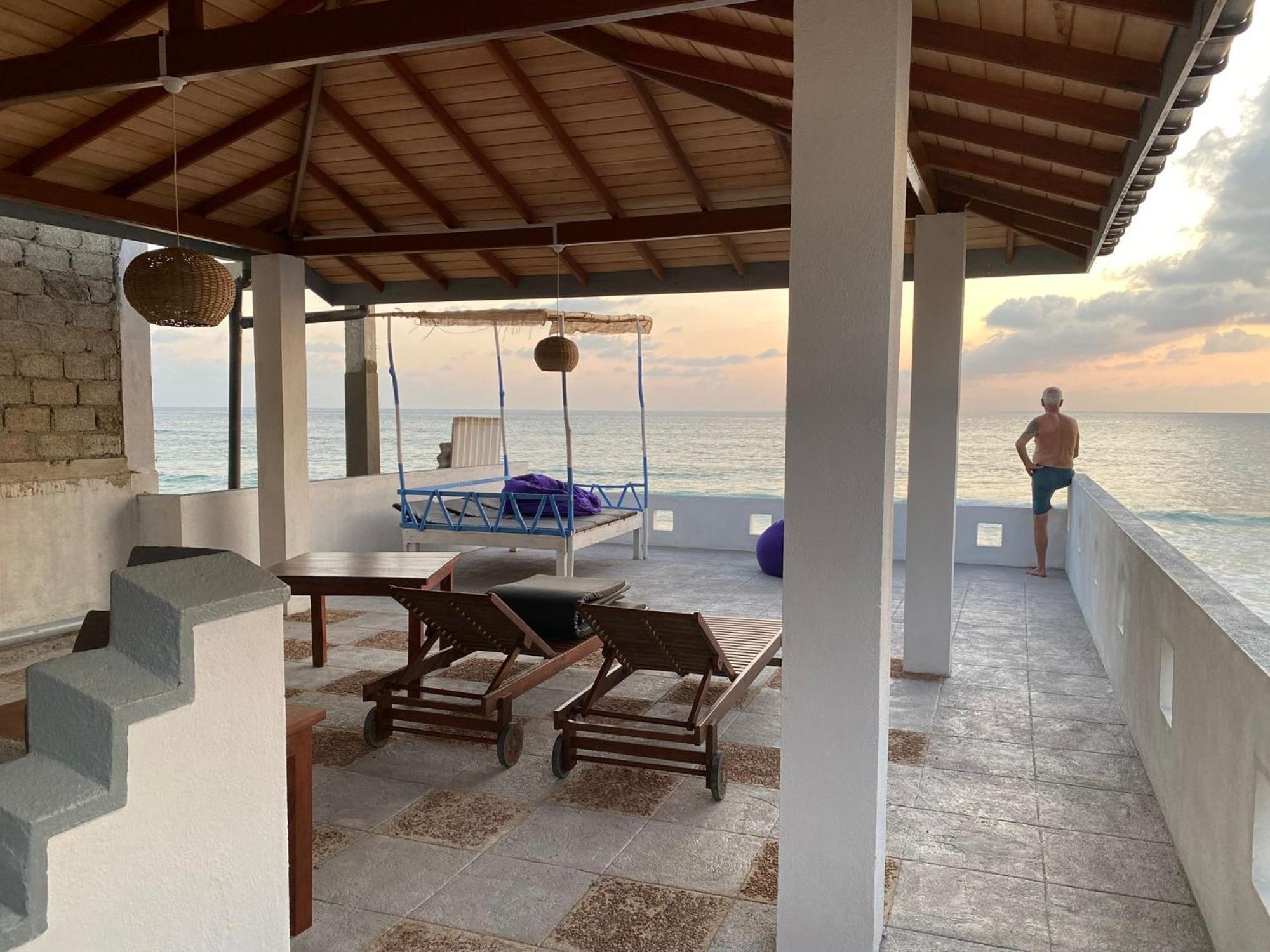Blue Ocean Villa Хиккадува Экстерьер фото